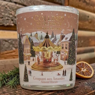 Bougie parfumée scintillante de Noël, 75gr, senteur "Croquants aux amandes", de Collines de Provence